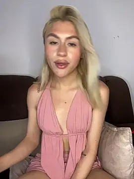 Snapshot of Lia-firee chatting on June 25, 1:04 pm Lia-firee online show from June 25, 1:04 pm