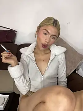 Snapshot of Lia-firee chatting on June 28, 3:29 pm Lia-firee online show from June 28, 3:29 pm