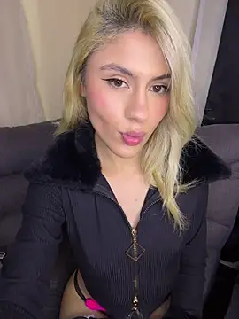 Snapshot of Lia-firee chatting on July 19, 5:11 am Lia-firee online show from July 19, 5:11 am