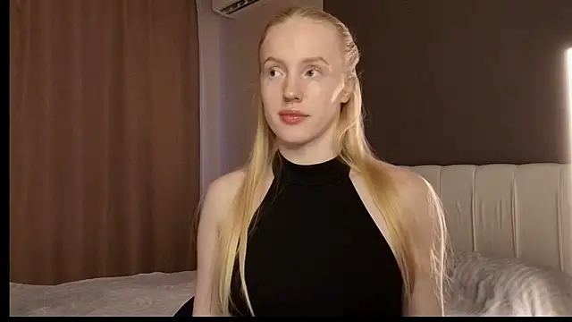 Snapshot of Miss_EliizaShy chatting on June 12, 5:01 pm Miss EliizaShy online show from June 12, 5:01 pm