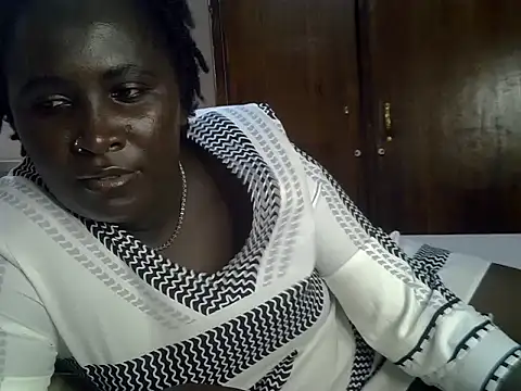 Snapshot of Lilyo66 chatting on June 9, 2:17 pm Lilyo66 online show from June 9, 2:17 pm