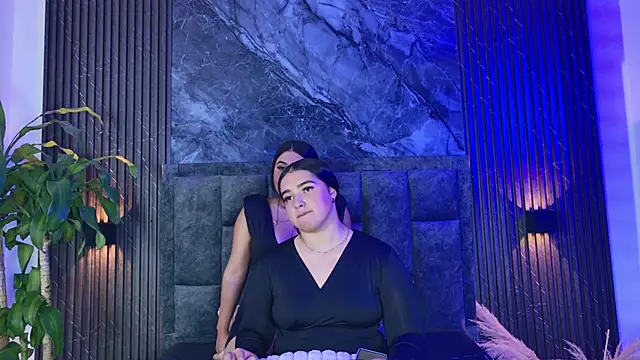 elara and amber online show from June 7, 2:05 am