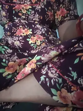 Snapshot of riyana_tai chatting on June 18, 9:47 am riyana tai online show from June 18, 9:47 am