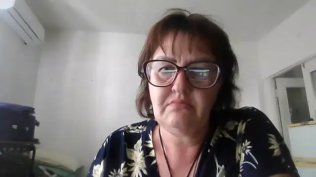 ErikaXShine online show from June 18, 11:58 am
