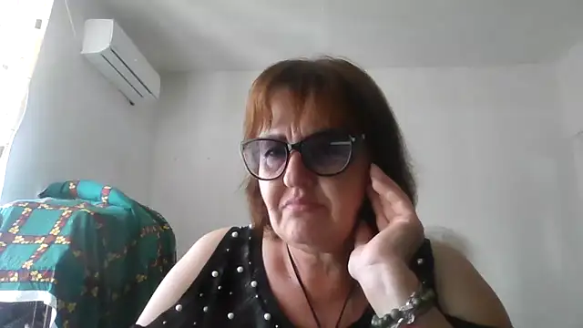 ErikaXShine online show from June 28, 12:00 pm