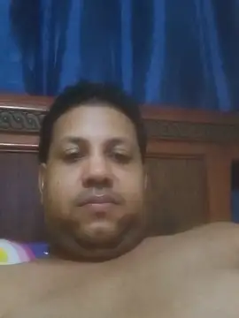 Snapshot of BustlingShirt chatting on June 14, 1:58 am BustlingShirt online show from June 14, 1:58 am