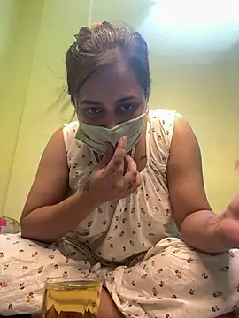 Snapshot of Roshini_06 chatting on June 17, 8:43 pm Roshini 06 online show from June 17, 8:43 pm