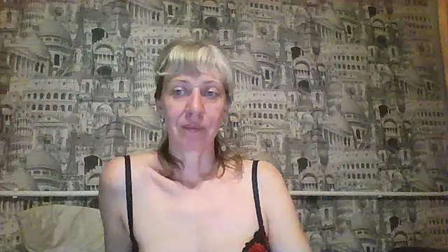 Snapshot of SkyGI chatting on June 13, 9:13 pm SkyGI online show from June 13, 9:13 pm