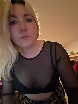 Snapshot of LauraStarr chatting on June 16, 12:41 pm LauraStarr online show from June 16, 12:41 pm