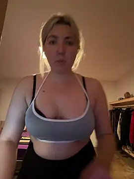 Snapshot of LauraStarr chatting on June 22, 4:37 pm LauraStarr online show from June 22, 4:37 pm