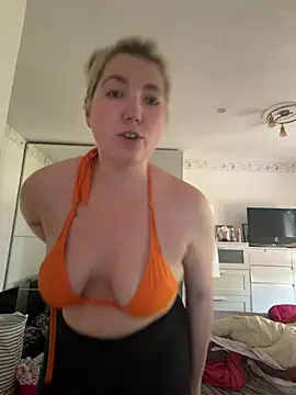 Snapshot of LauraStarr chatting on June 24, 11:09 am LauraStarr online show from June 24, 11:09 am