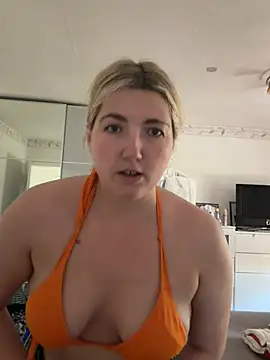 Snapshot of LauraStarr chatting on June 25, 12:09 pm LauraStarr online show from June 25, 12:09 pm