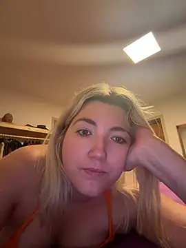 Snapshot of LauraStarr chatting on July 20, 4:53 pm LauraStarr online show from July 20, 4:53 pm