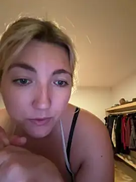 Snapshot of LauraStarr chatting on July 22, 4:54 pm LauraStarr online show from July 22, 4:54 pm