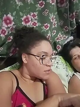 Esquetadinhas online show from June 30, 1:39 am