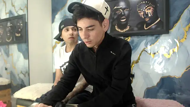 Snapshot of TheShamefulBoys chatting on July 11, 5:54 am TheShamefulBoys online show from July 11, 5:54 am