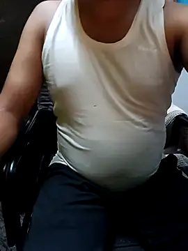 Snapshot of Lawrencedlkk007 chatting on February 14, 3:42 pm Lawrencedlkk007 online show from February 14, 3:42 pm