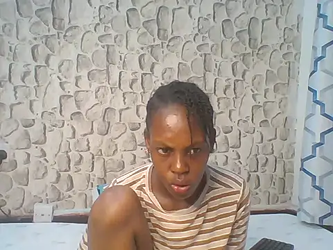 Snapshot of Polly_sexy001 chatting on June 11, 12:19 am Polly sexy001 online show from June 11, 12:19 am