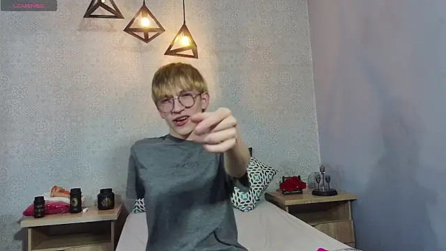 axell stone  online show from June 16, 8:55 pm