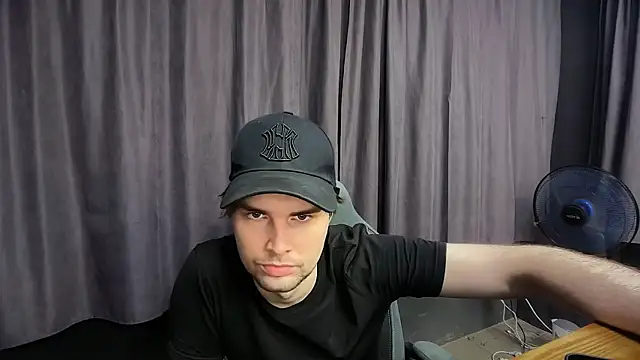 Snapshot of matthewglitch chatting on June 11, 7:39 am matthewglitch online show from June 11, 7:39 am