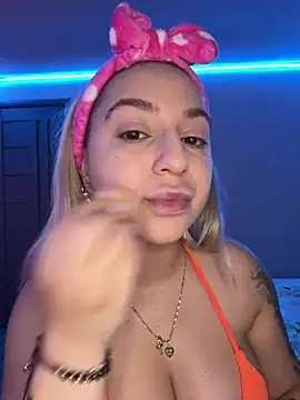 xLexi online show from July 17, 1:51 pm