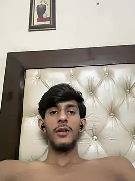 ronnnnn718 online show from June 12, 7:35 pm