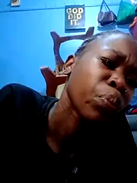 Snapshot of sweettracy13 chatting on June 22, 5:59 am sweettracy13 online show from June 22, 5:59 am