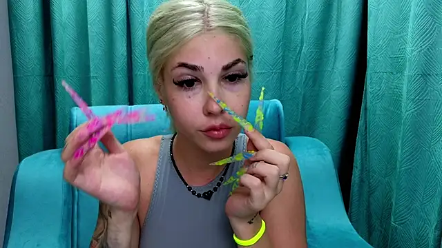 Snapshot of Sarahcamsx chatting on June 27, 8:47 pm Sarahcamsx online show from June 27, 8:47 pm