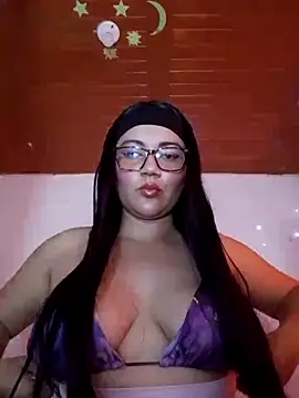 Snapshot of litle_hot chatting on June 16, 10:34 pm litle hot online show from June 16, 10:34 pm