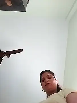 Snapshot of Missridhi chatting on June 18, 11:03 am Missridhi online show from June 18, 11:03 am