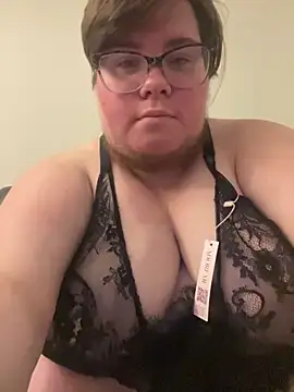 Snapshot of femboyphoenix chatting on June 12, 1:59 am femboyphoenix online show from June 12, 1:59 am