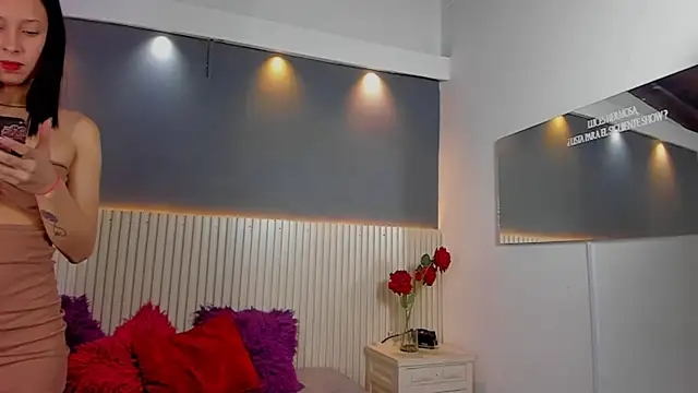 Snapshot of House_ofsofia chatting on July 11, 11:50 pm House ofsofia online show from July 11, 11:50 pm