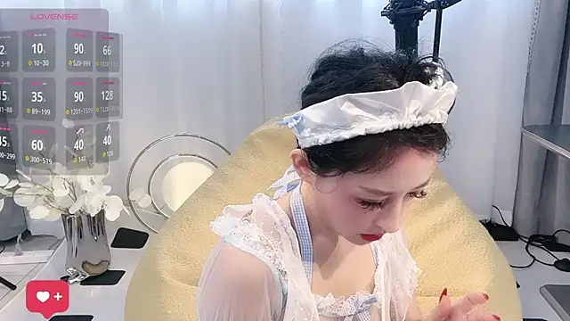 Snapshot of BabySnake chatting on June 18, 8:47 am BabySnake online show from June 18, 8:47 am