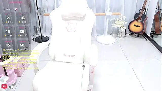Snapshot of BabySnake chatting on July 21, 11:51 pm BabySnake online show from July 21, 11:51 pm