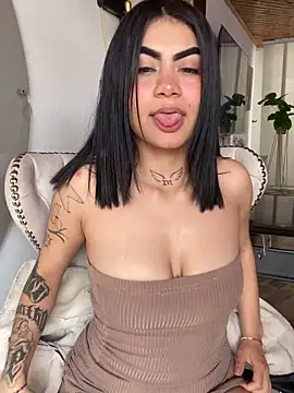 Snapshot of Mariana_pink18 chatting on June 13, 3:32 pm Mariana pink18 online show from June 13, 3:32 pm