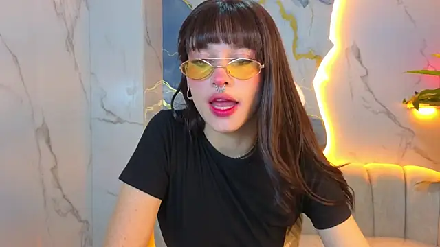 Lily Tx online show from July 16, 1:39 pm
