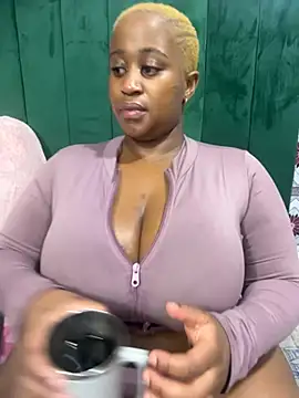 Curveybubbles23 online show from July 10, 12:15 am