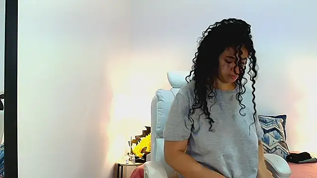 Snapshot of Isabella_Sophia19 chatting on July 10, 10:51 am Isabella Sophia19 online show from July 10, 10:51 am