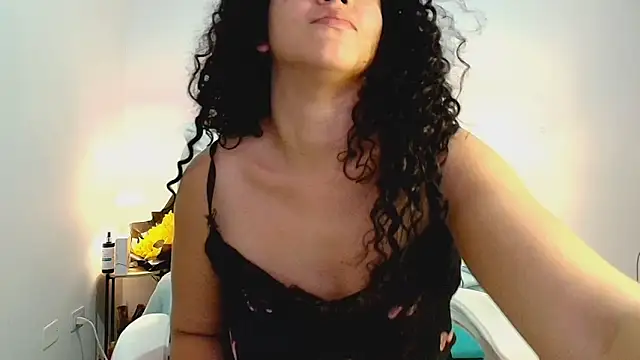 Snapshot of Isabella_Sophia19 chatting on July 18, 4:38 am Isabella Sophia19 online show from July 18, 4:38 am