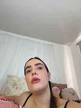 Snapshot of SophiaMiless chatting on August 3, 4:22 pm SophiaMiless online show from August 3, 4:22 pm