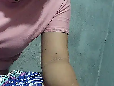 Snapshot of mymommy69 chatting on June 20, 2:14 am mymommy69 online show from June 20, 2:14 am