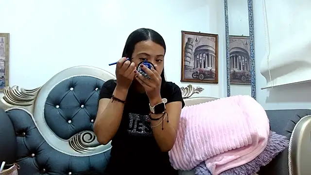Snapshot of LITTLE-VANESA chatting on July 16, 1:28 pm LITTLE-VANESA online show from July 16, 1:28 pm
