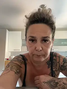 Snapshot of -SweetSandy- chatting on June 24, 11:42 am -SweetSandy- online show from June 24, 11:42 am