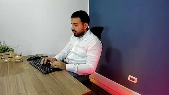 Snapshot of Massimo_Moretti chatting on July 24, 9:02 pm Massimo Moretti online show from July 24, 9:02 pm