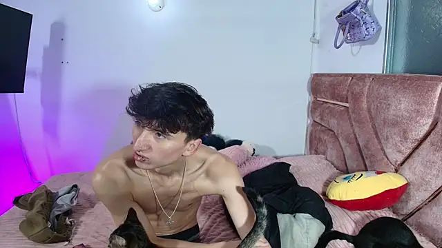 Snapshot of Alejo_cb chatting on July 17, 5:18 pm Alejo cb online show from July 17, 5:18 pm