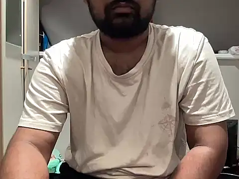 Snapshot of bobgot17cm chatting on July 6, 8:44 pm bobgot17cm online show from July 6, 8:44 pm
