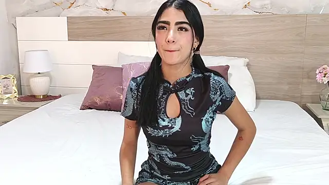 Snapshot of MaluCortes chatting on July 1, 11:45 am MaluCortes online show from July 1, 11:45 am