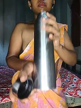 SexyMeena95 online show from June 17, 5:32 am