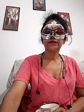 Snapshot of Indianbhaabhi chatting on August 5, 6:49 am Indianbhaabhi online show from August 5, 6:49 am