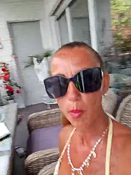 housewifebella online show from July 13, 9:23 am